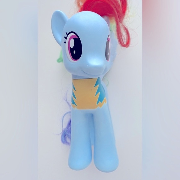 2010 G4 My Little Pony Friendship is Magic Rainbow Dash Classic Figure - Picture 6 of 8